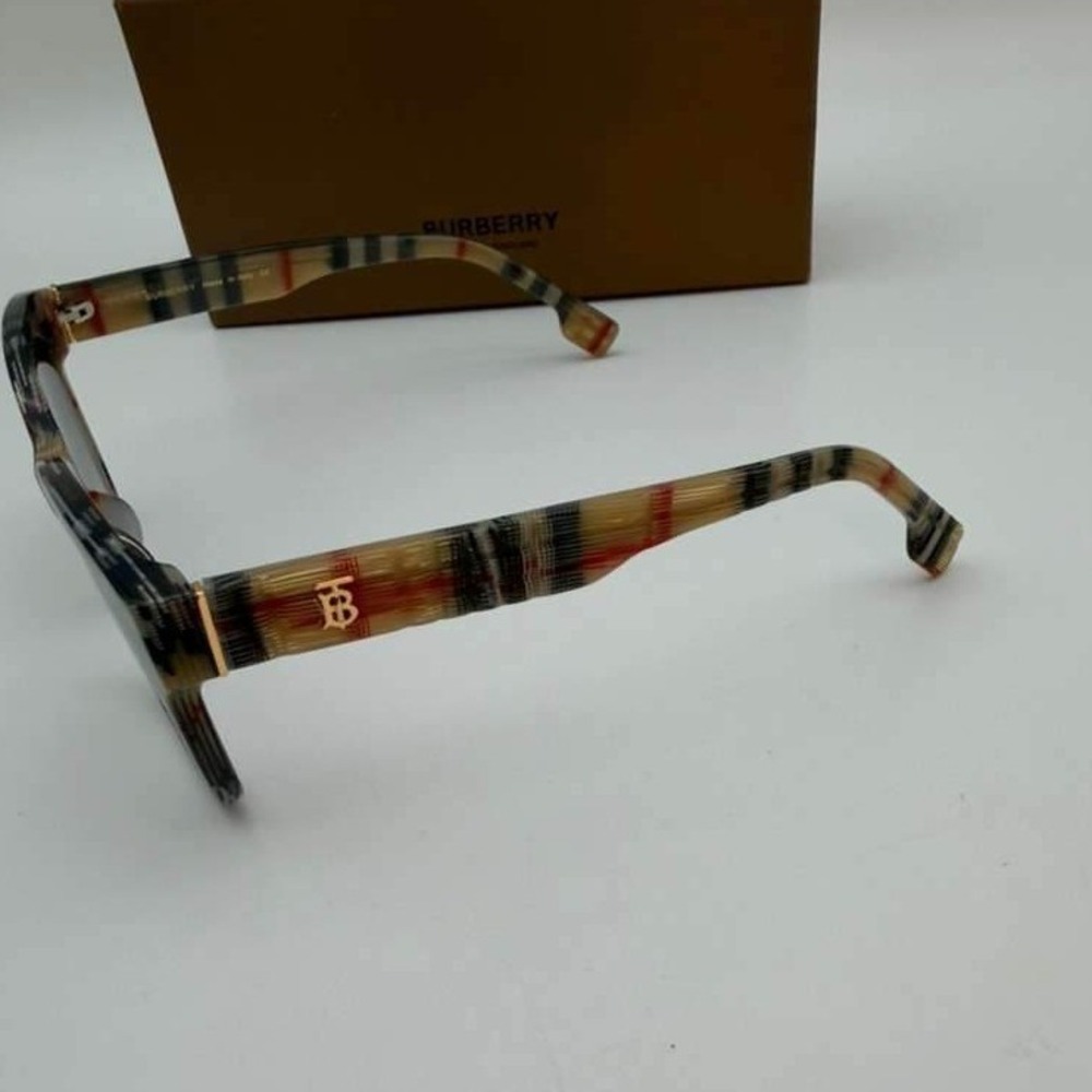 Burberry Check Sunglasses Oversized Plaid Frame Gradient Lens Authentic w/ Case - Picture 6 of 7
